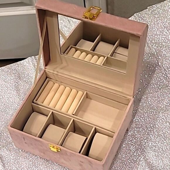 At Home Pink Velvet Jewelry/Watch Organization Box w/Handle - Picture 5 of 10